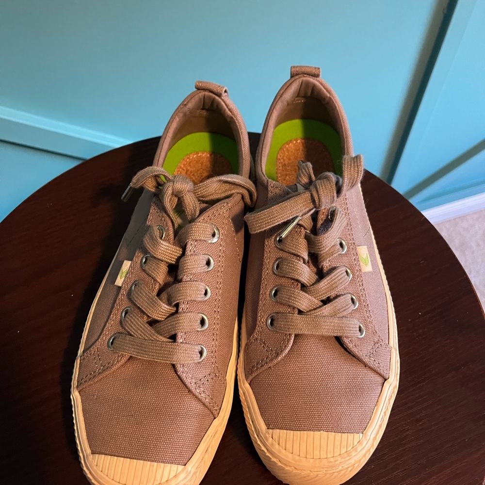 Shoes - Picture 2 of 5